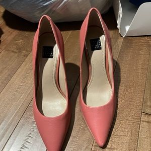 5/$10 coral heeels White House Black market size 6